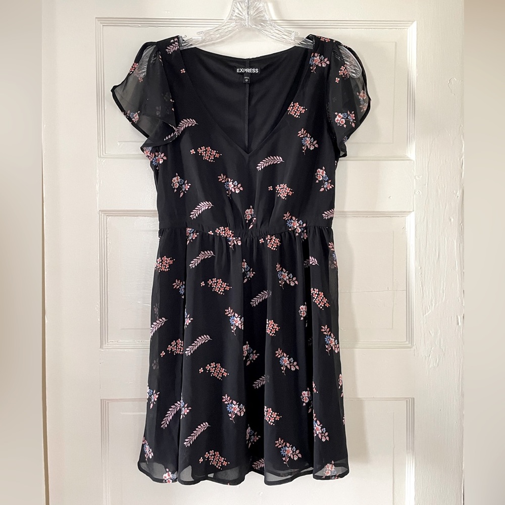 Express Short Flower Pattern Dress